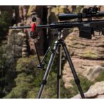 Leofoto AM-7 Articulatiearm toepassing bij geweeropstelling op statief met zij-arm voor accessoiremontage