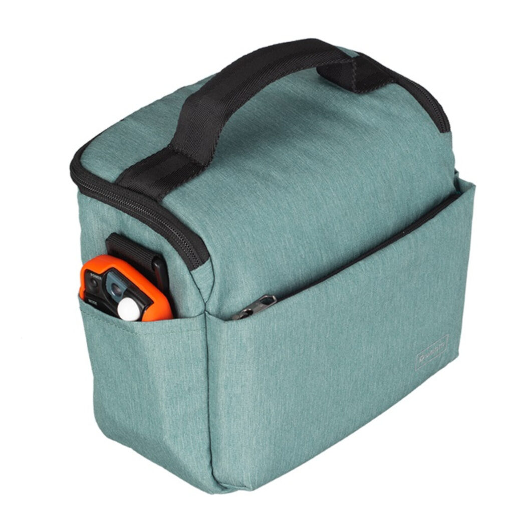 Dulepro Companion Shoulder Bag S22 light green linkerzijaanzicht met zijvak en compacte oranje accessoire