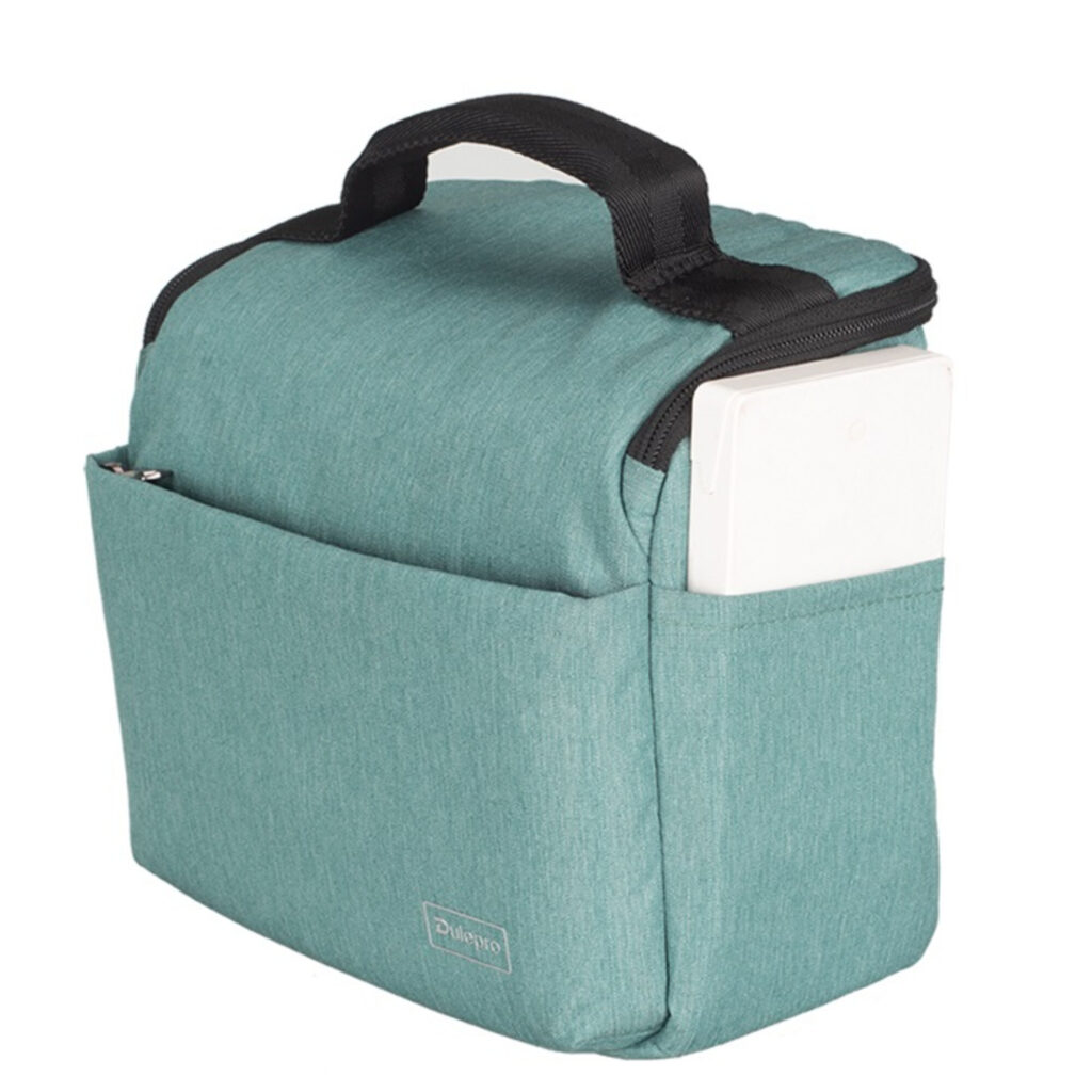 Dulepro Companion Shoulder Bag S22 light green rechterzijaanzicht met zijvak en witte accessoire