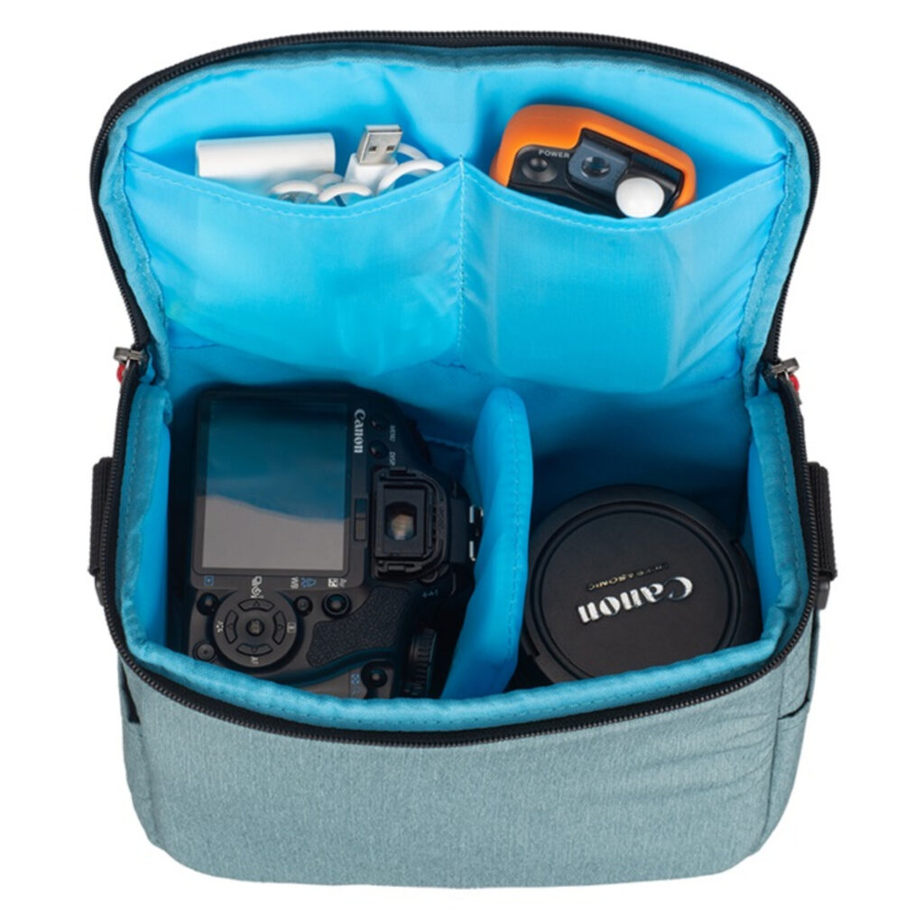 Dulepro Companion Shoulder Bag S22 light green binnenkant met gevoerde indeling en accessoires in blauwe voering