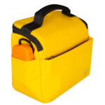 Dulepro Companion Shoulder Bag S22 geel linkerzijaanzicht met zijvak gevuld met accessoire