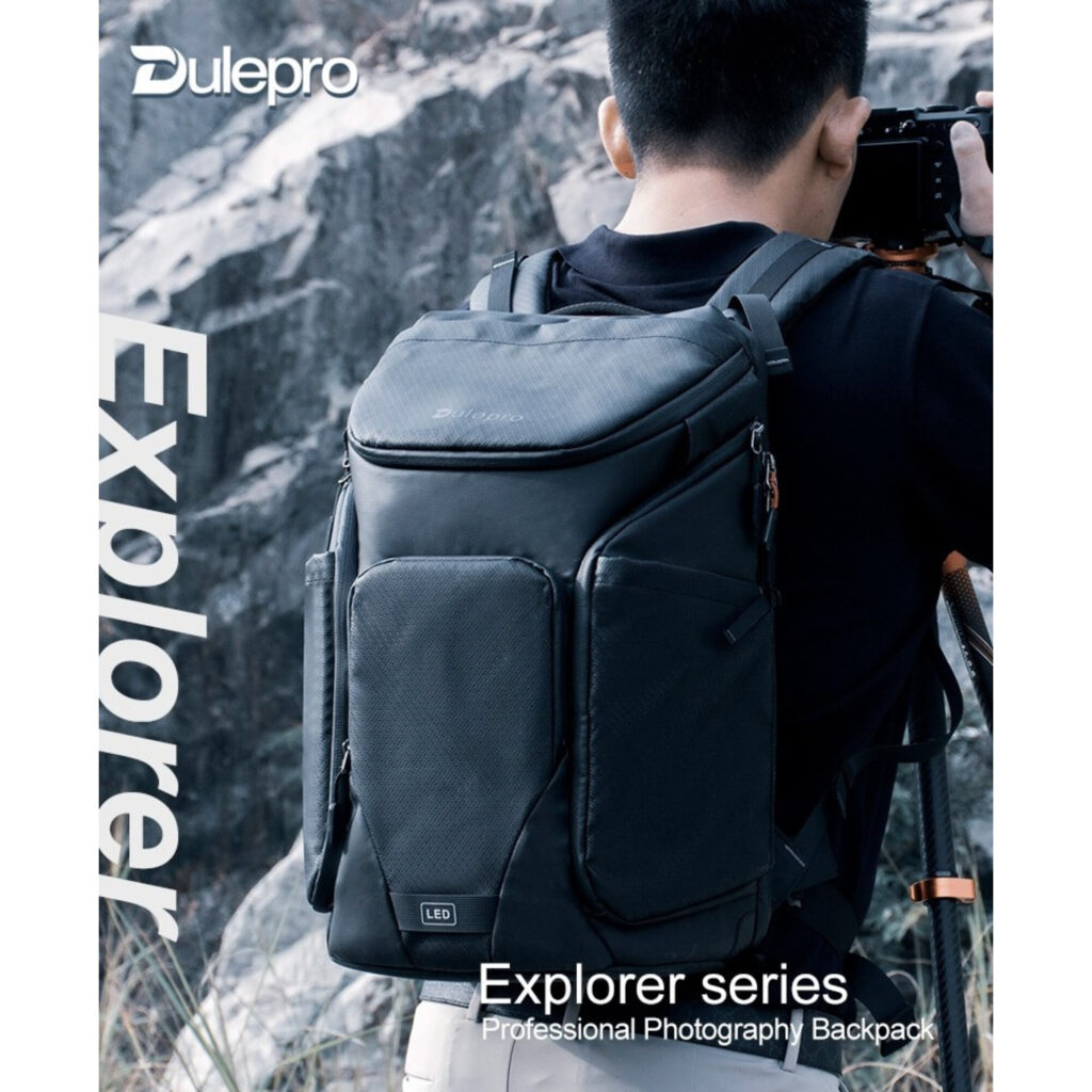Dulepro Explorer Backpack B480N gedragen op de rug met zicht op achterpaneel in outdoor omgeving