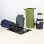 Dulepro Magic Lens Pouch L naast diverse lenzen als maatreferentie in studiomilieu