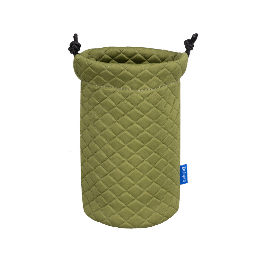 Dulepro Magic Lens Pouch S groen zijweergave met gesloten opening en blauw merklabel onderaan