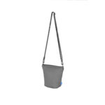 Dulepro Magic Storage Pouch gray volledig met schouderriem bevestigd in draagpositie tegen witte achtergrond