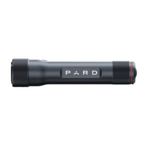 Pard TL 3 940nm infraroodlamp zijaanzicht met PARD logo en compacte cilindervorm