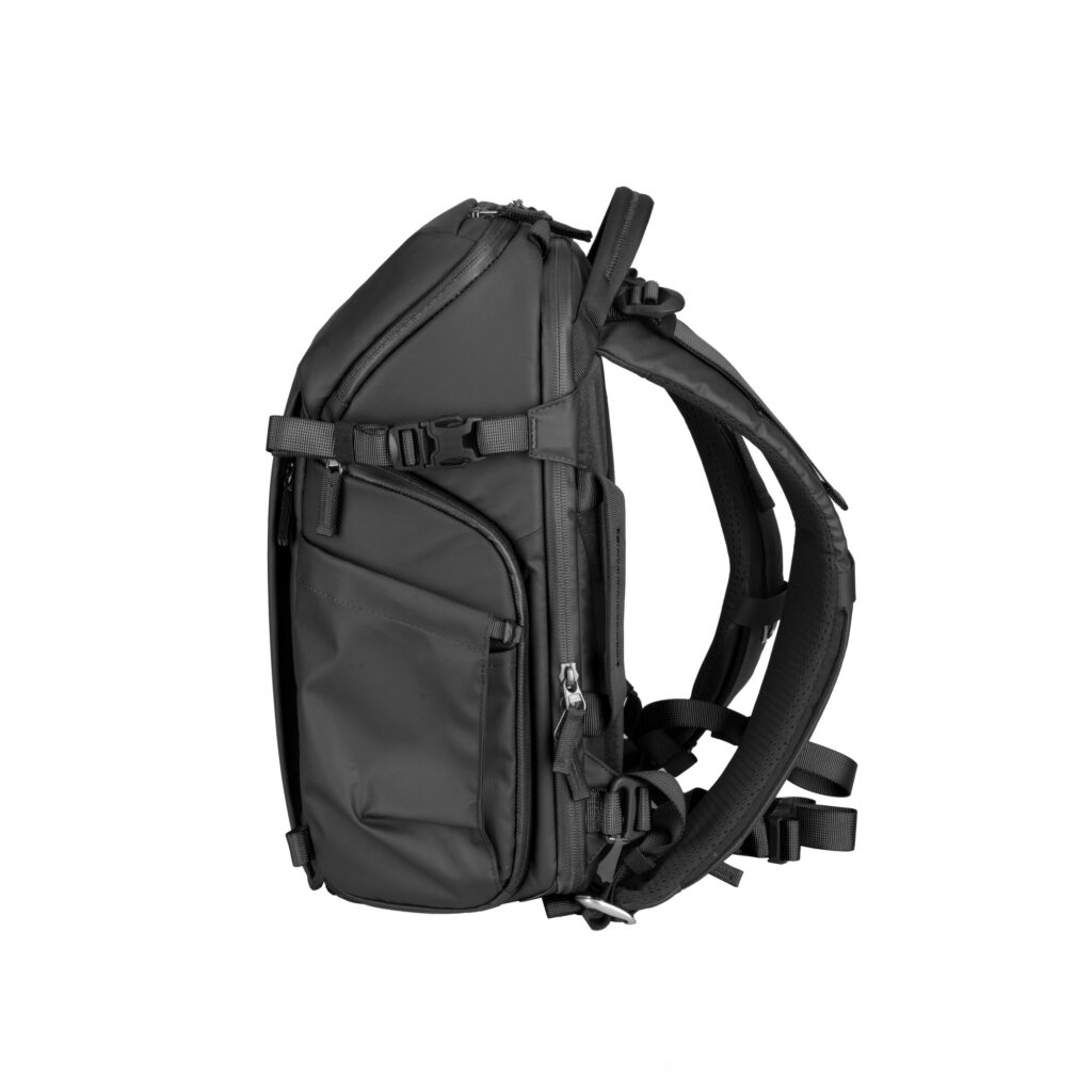 Summit-Creative Metropolis Backpack 16 L black zijaanzicht met ritssluitingen, zijvak en bevestigde heupriem