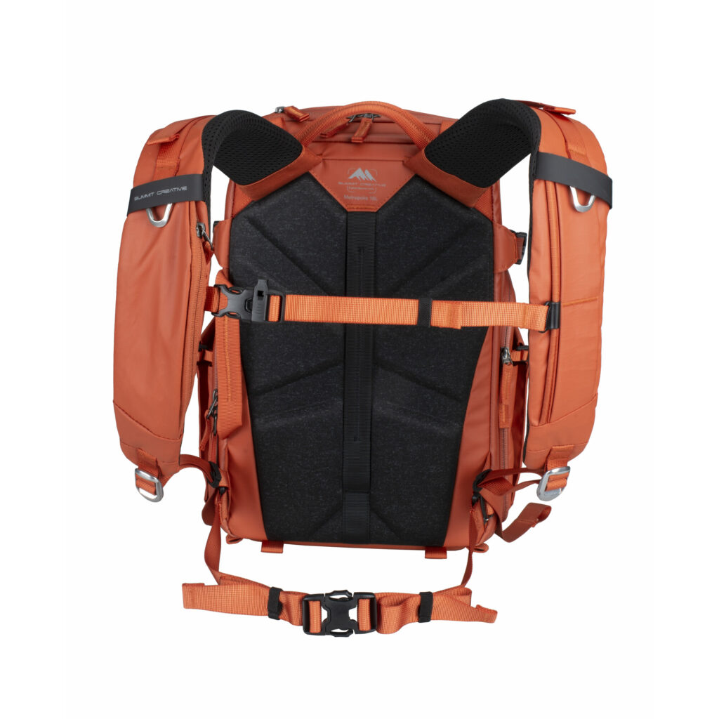 Summit-Creative Metropolis rugzak 16 l oranje achteraanzicht met gevoerd rugpand en borstriem