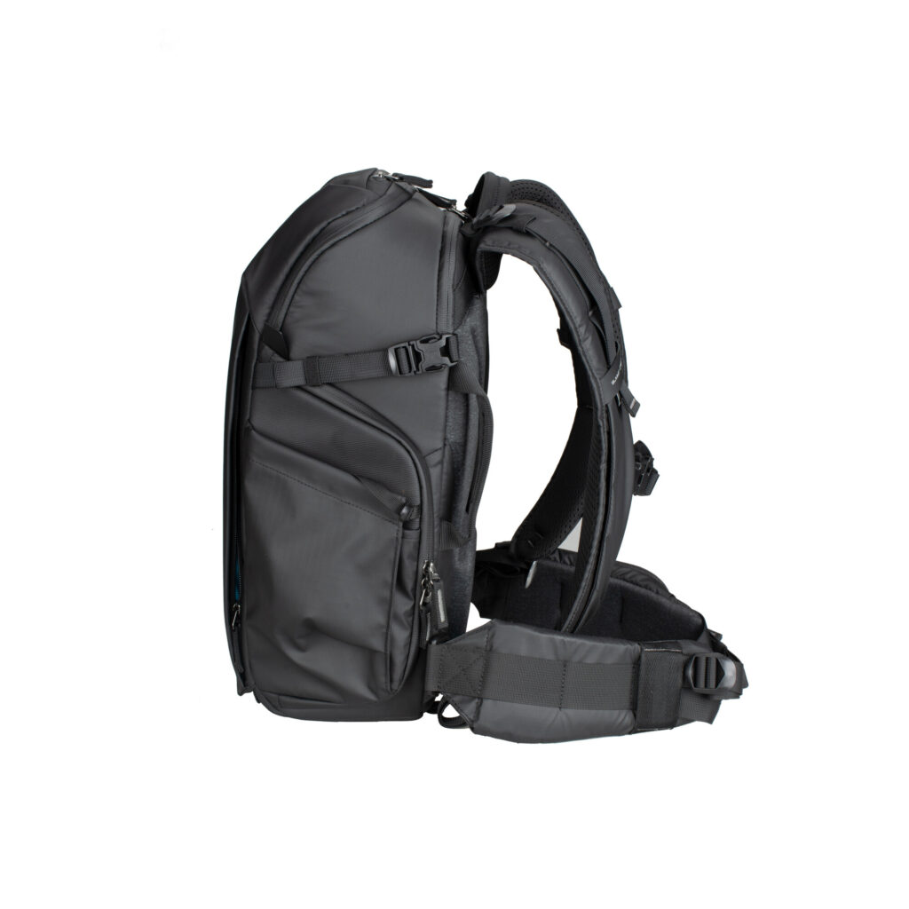 Summit-Creative Metropolis Backpack 22l black schuin achteraanzicht met heupriem en schouderbanden