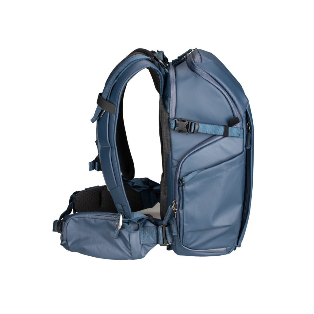 Summit-Creative Metropolis Backpack 22l blauw rechterzijaanzicht met cameratoegang en draagband