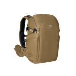 Summit-Creative Metropolis Backpack 22l champagne schuin zijaanzicht met zicht op draagbanden en gespen