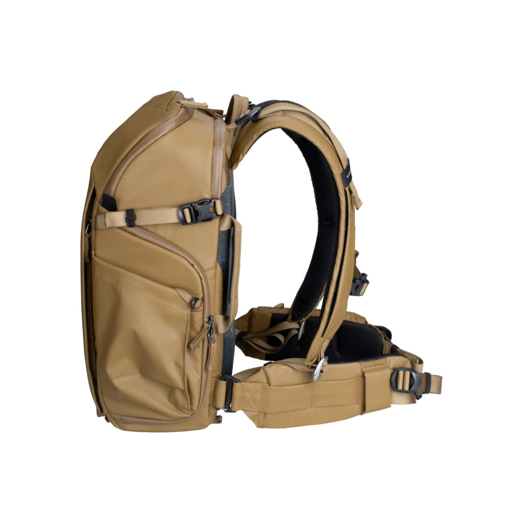 Summit-Creative Metropolis Backpack 26l champagne schouderaanzicht met draagriemen zichtbaar