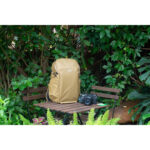 Summit-Creative Metropolis Backpack 26l champagne gedragen tijdens wandeling in stedelijke omgeving