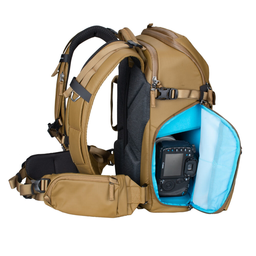 Summit-Creative Metropolis Backpack 26l champagne rechterzijde geopend en toegang tot accessoires compartiment