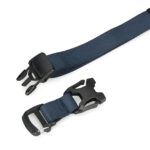 Summit-Creative Tenzing BStraps blauwe bevestigingsriem geopend met losgekoppelde gesp