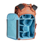 Summit-Creative Tenzing Rolltop Backpack zijaanzicht gedragen met bevestigde draagriemen
