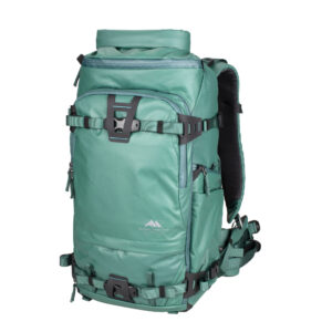 Summit-Creative Tenzing Rolltop Backpack schuin vooraanzicht in opgerolde stand met sluitgesp