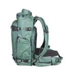 Summit-Creative Tenzing Rolltop Backpack rechterzijaanzicht met bevestigde draagriemen en zijvak