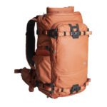 Summit-Creative Tenzing Rolltop Backpack rechterzijde met extra bevestigingsriemen en zijopening