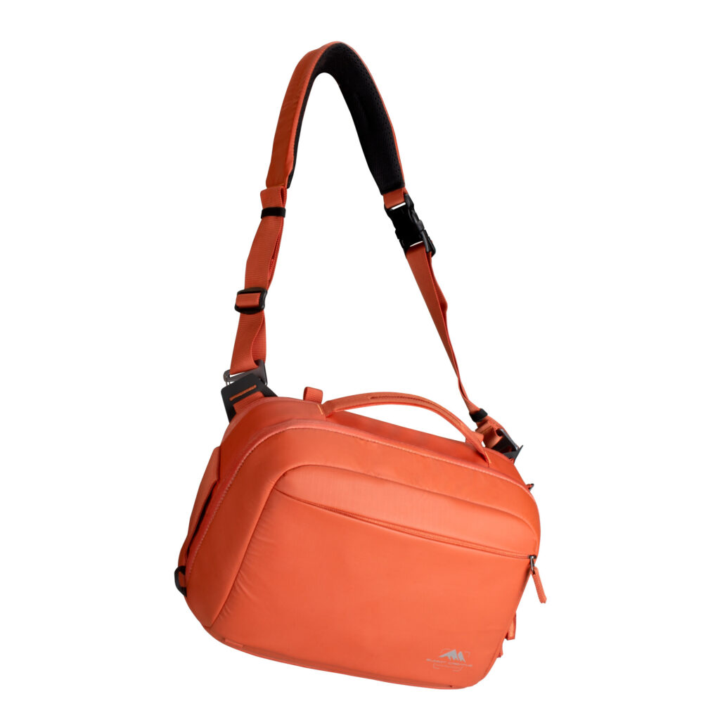 Summit-Creative Tenzing Shoulder Bag oranje schuin achteraanzicht met verstelbare draagriem