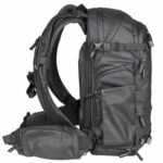 Summit-Creative Tenzing Backpack rechterzijaanzicht met bevestigde heupriem en zakken