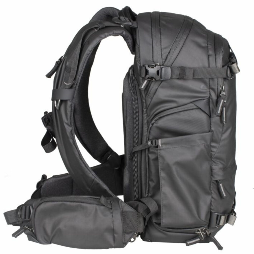 Summit-Creative Tenzing Backpack schuin achteraanzicht met gevoerde schouderbanden en heupriem