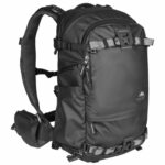 Summit-Creative Tenzing Backpack vooraanzicht met volle belading en zichtbare gear-indeling
