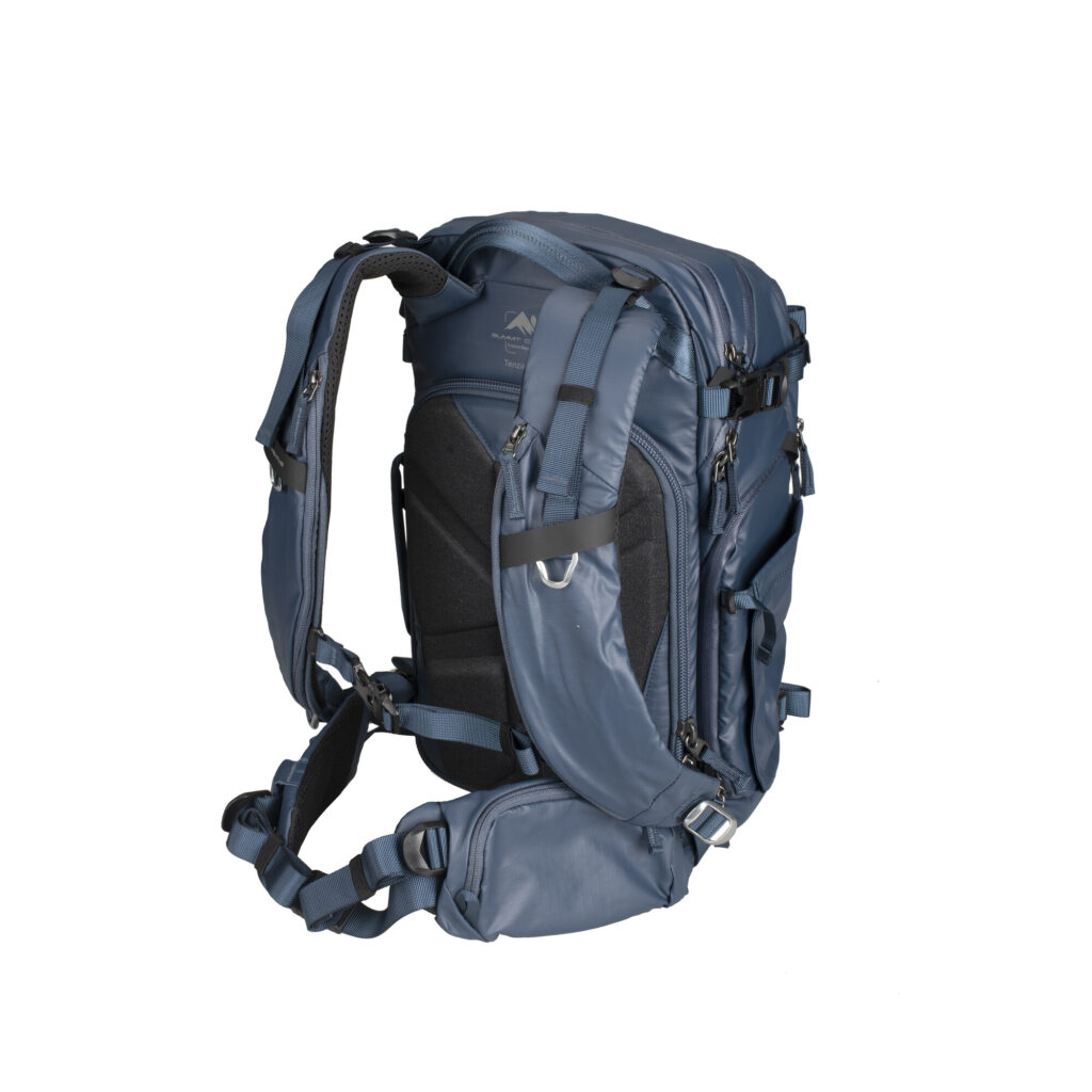 Summit-Creative Tenzing Backpack zijaanzicht met bevestigde schouderriemen en zijvak
