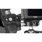 Leofoto NP-60 Snelkoppelingsplaat gemonteerd onder Canon camera op Arca-Swiss statiefkop