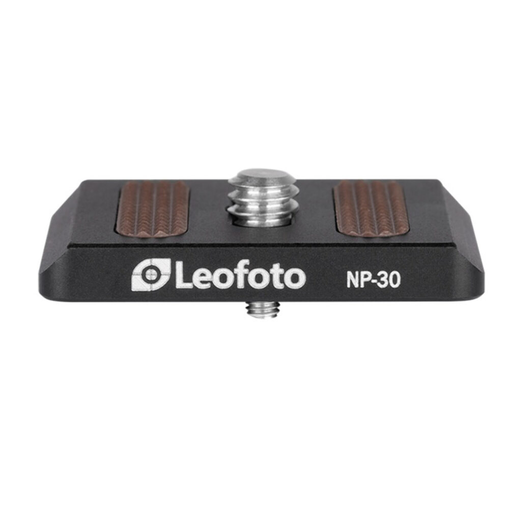 Leofoto NP-30 Snelkoppelingsplaat zijaanzicht met logo en centrale schroeffixatie
