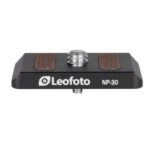 Leofoto NP-30 Snelkoppelingsplaat zijaanzicht met logo en centrale schroeffixatie
