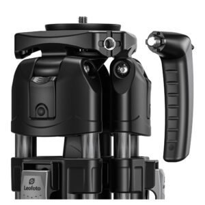 Leofoto HP-01 Handvat bevestigd aan Leofoto videostatief in verticale draagpositie