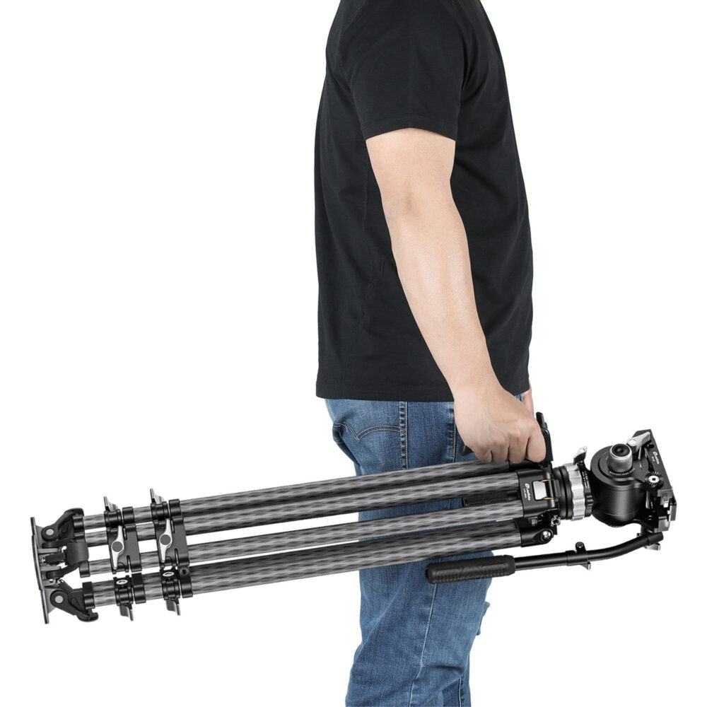 Leofoto HP-01 Handvat draagpositie met statief aan hand van gebruiker