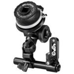Leofoto LFF-01 Camera Cage zijaanzicht van gemonteerd follow focus-systeem op 15mm rods