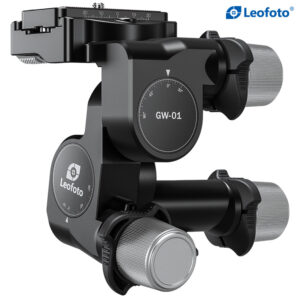 Leofoto GW-01 Statief-gearhead schuin vooraanzicht met licht gekantelde bovenplaat en zicht op alle drie assen.