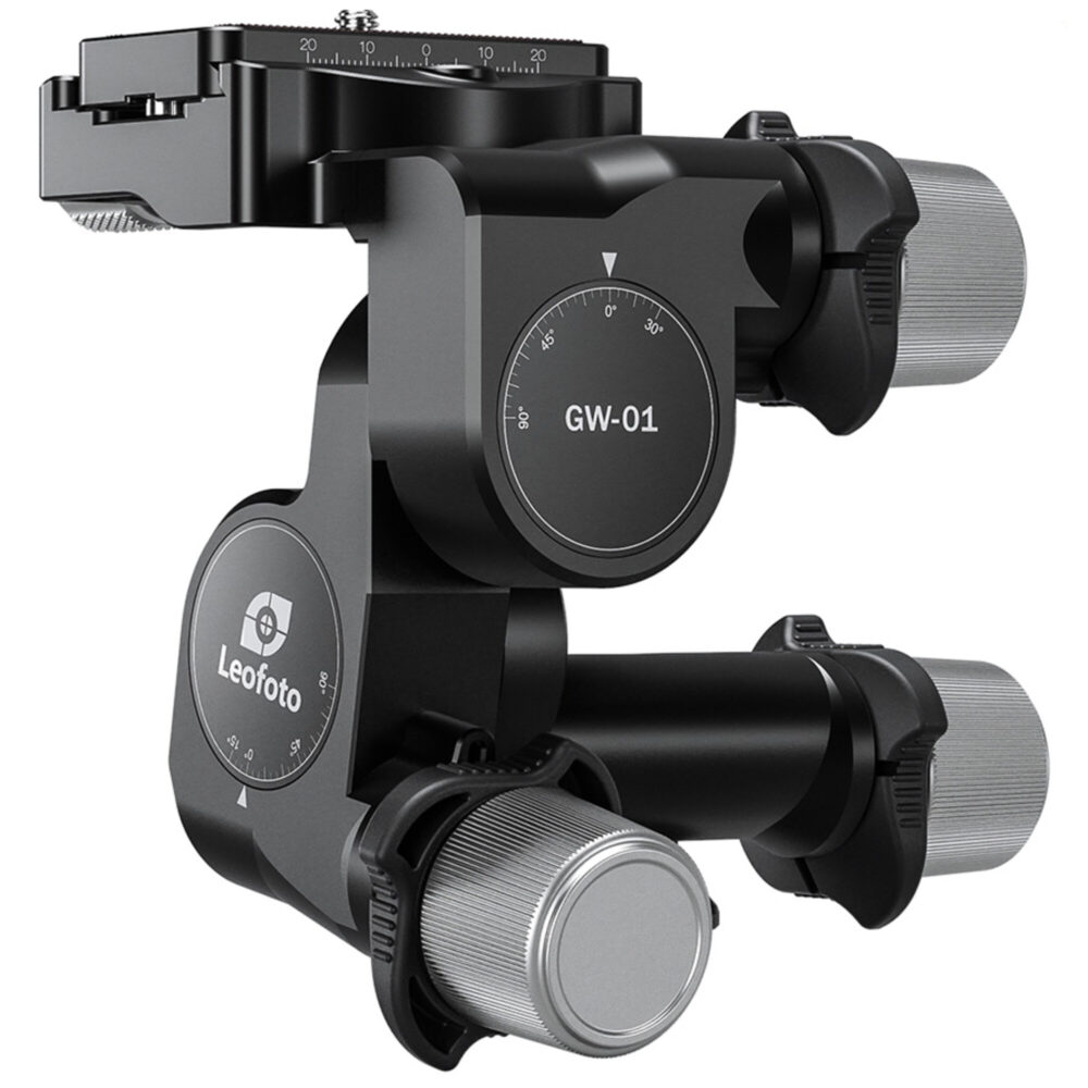 Leofoto GW-01 Statief-gearhead diagonaal aanzicht met ver naar voren gestelde bovenplaat voor maximale reikwijdte.
