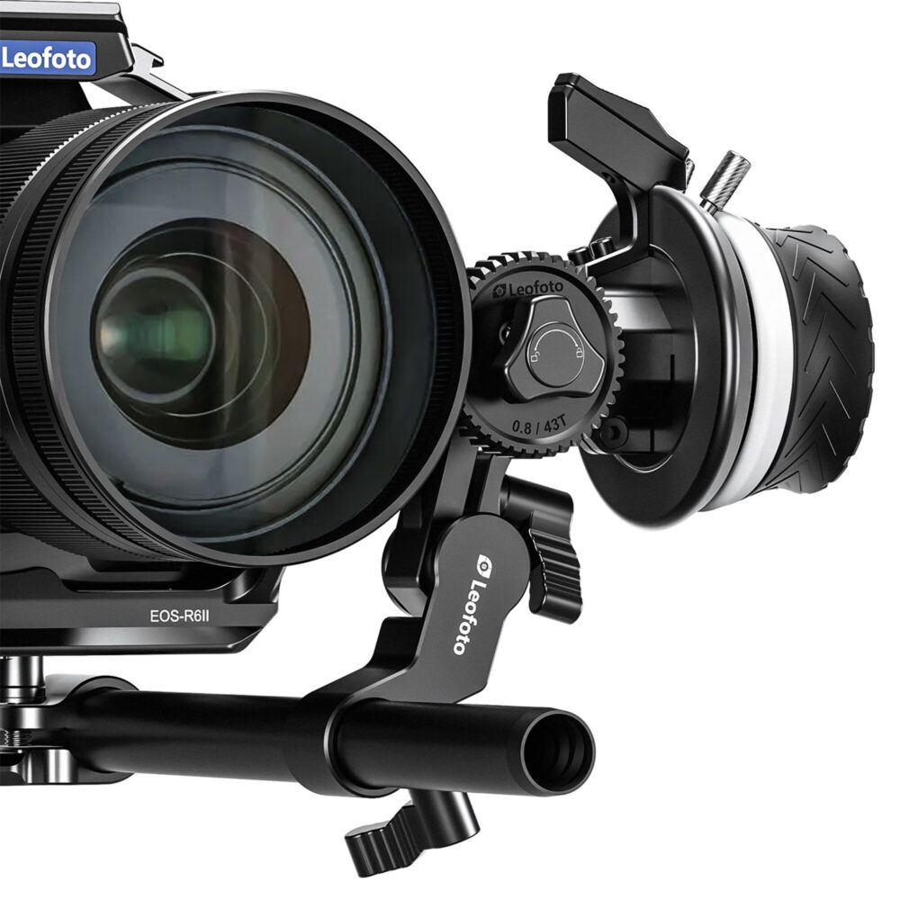Leofoto LFF-01 Camera Cage close-up opname van lens en scherpstelwiel in actie