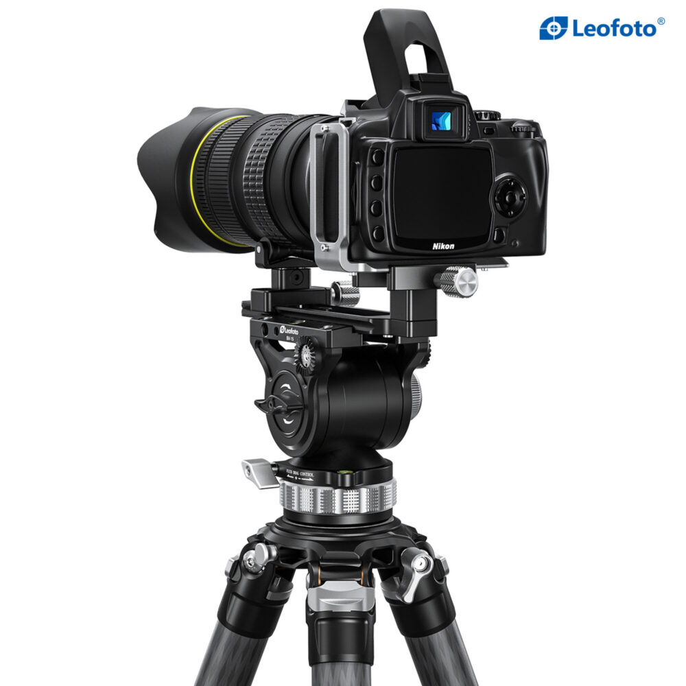 Leofoto VR-150S Lensvoet gemonteerd op statief met camera-opstelling als voorbeeldconfiguratie