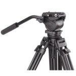 Leofoto VT-20 Videokop gemonteerd op videostatief met horizontaal geplaatste bedieningshendel