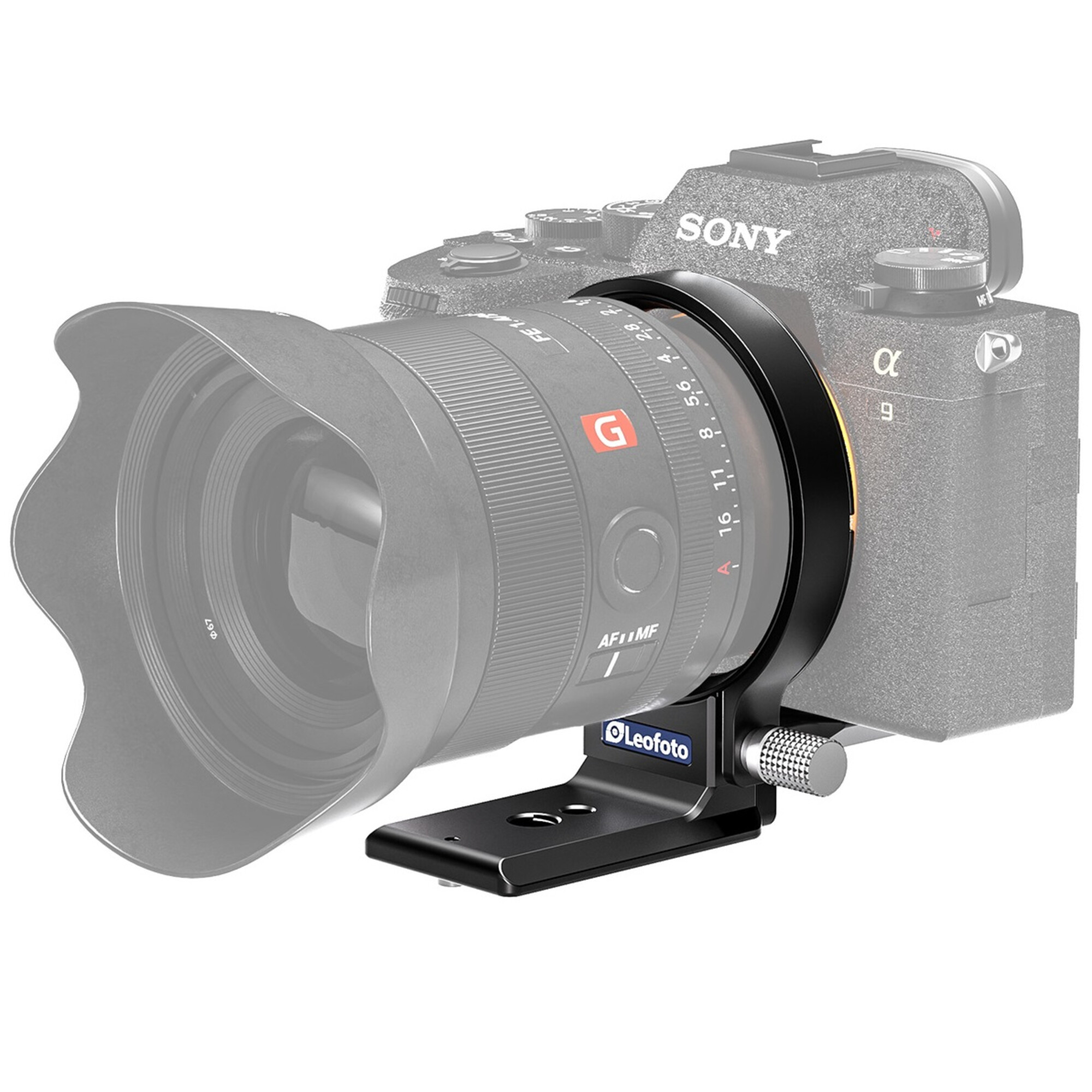 Leofoto UL-02 Objektivfuß gemonteerd rond een teleobjectief op een systeemcamera, waarbij de cameracombinatie op de Arca-Swiss voet staat.