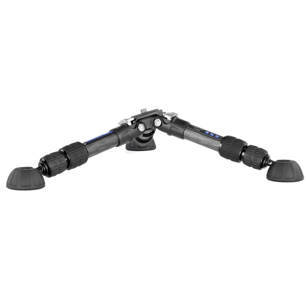 Leofoto SC-50 Statiefvoet Leofoto statief in lage stand uitgerust met drie SC-50 rubbervoeten op gladde vloer.