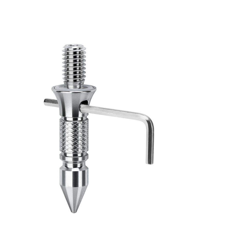 Leofoto Lange Spike Statiefvoet close-up van lange roestvrijstalen statiefspike met 3/8-inch schroefdraad en meegeleverde inbussleutel.
