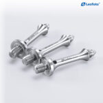 Leofoto S3/8 statiefvoet drie spikes met zwarte rubberen doppen rechtop op lichte achtergrond.
