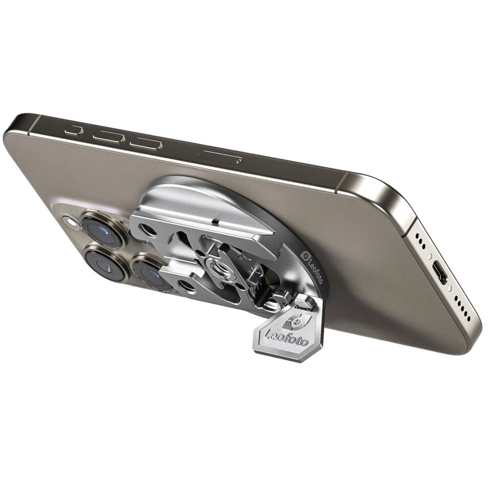 Leofoto PM-01 smartphonehouder detailaanzicht van zilverkleurige basis met sleuven en schroefdraadopeningen.
