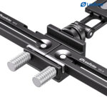 Leofoto-Mounting-VC-3-multi-smartphone-mount-2 Leofoto VC-3 multi-smartphonehouder close-up van centrale Arca-Swiss-plaat met vergrendelschroeven op rail.