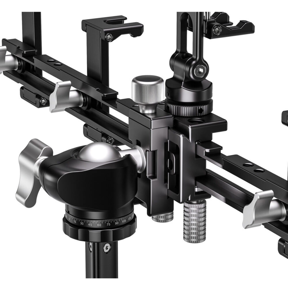 Leofoto VC-3 multi-smartphonehouder gemonteerd op statiefkop met meerdere smartphoneklemmen in videorig-opstelling.