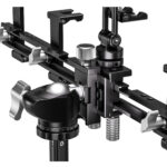 Leofoto-Mounting-VC-3-multi-smartphone-mount-3 Leofoto VC-3 multi-smartphonehouder gemonteerd op statiefkop met meerdere smartphoneklemmen in videorig-opstelling.