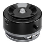 Leofoto PM-04 houder close-up van ronde elektrische zuignap met rubberen rand, USB-C oplaadpoort en bedieningsknop.