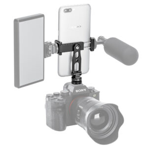 Leofoto FA-18 smartphonehouder gemonteerd op camera-flitsschoen met smartphone, LED-videolamp en richtmicrofoon.