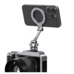 Leofoto PM-03 houder gemonteerd op cameraflitsschoen met smartphone als externe monitor.